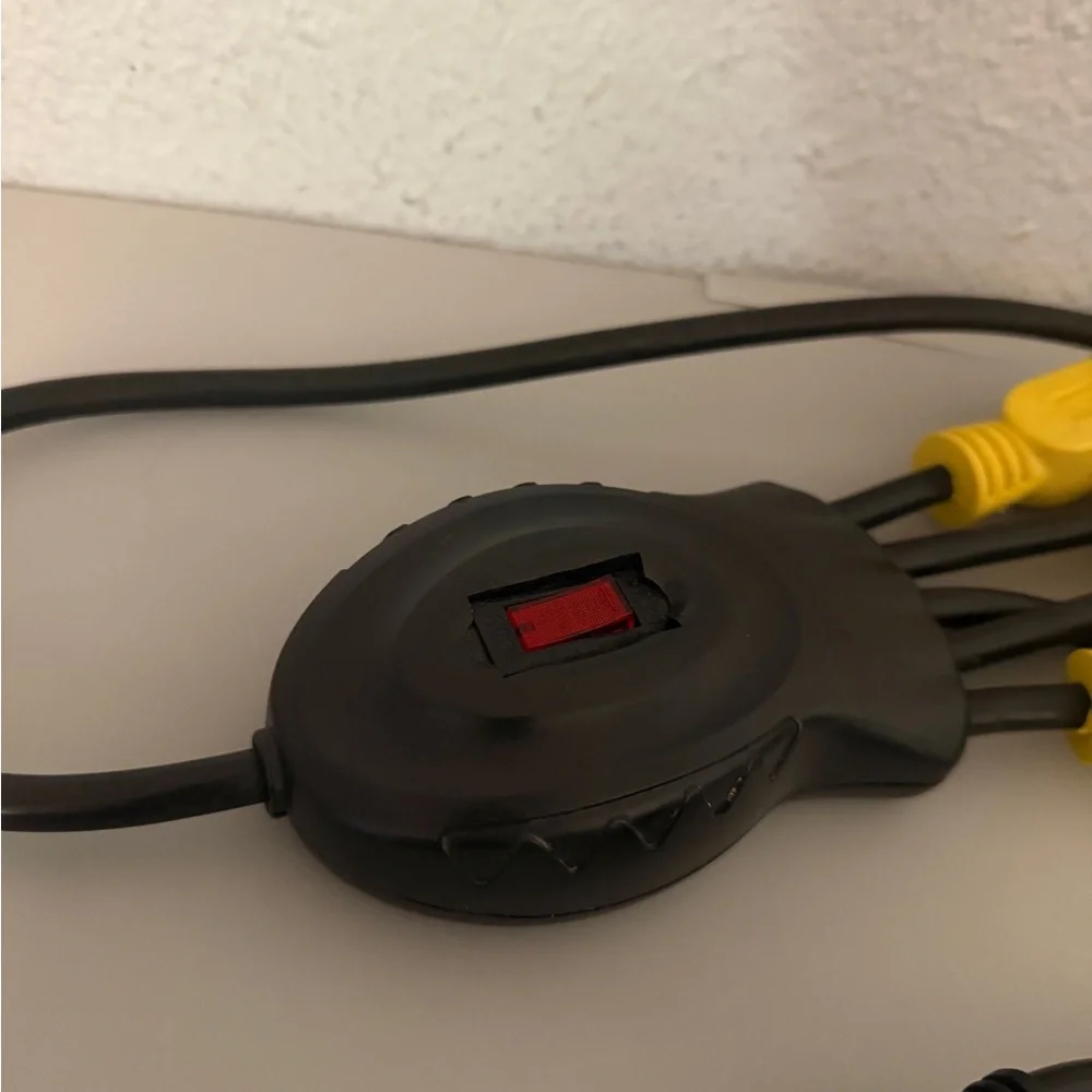 STANLEY 31500 Powersquid 5-Outlet Cord‎ Multiplier Indoor Black Power Strip - Picture 3 of 3